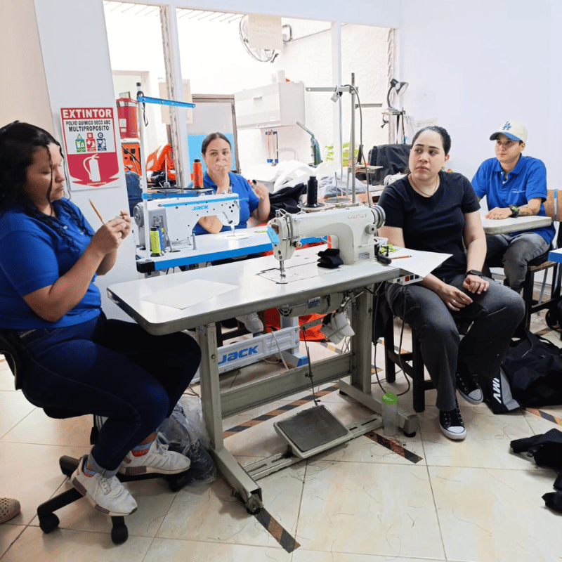 Colaboradores de empresa en actividad